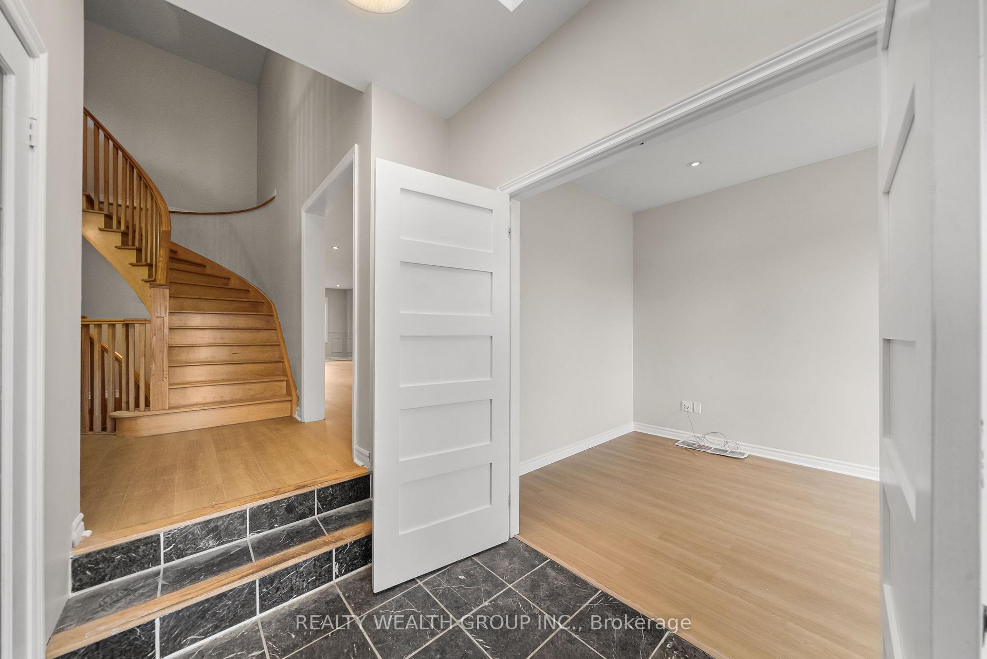 Photo 4 of 514 Grove Street E, Barrie, Grove East — HOMEH