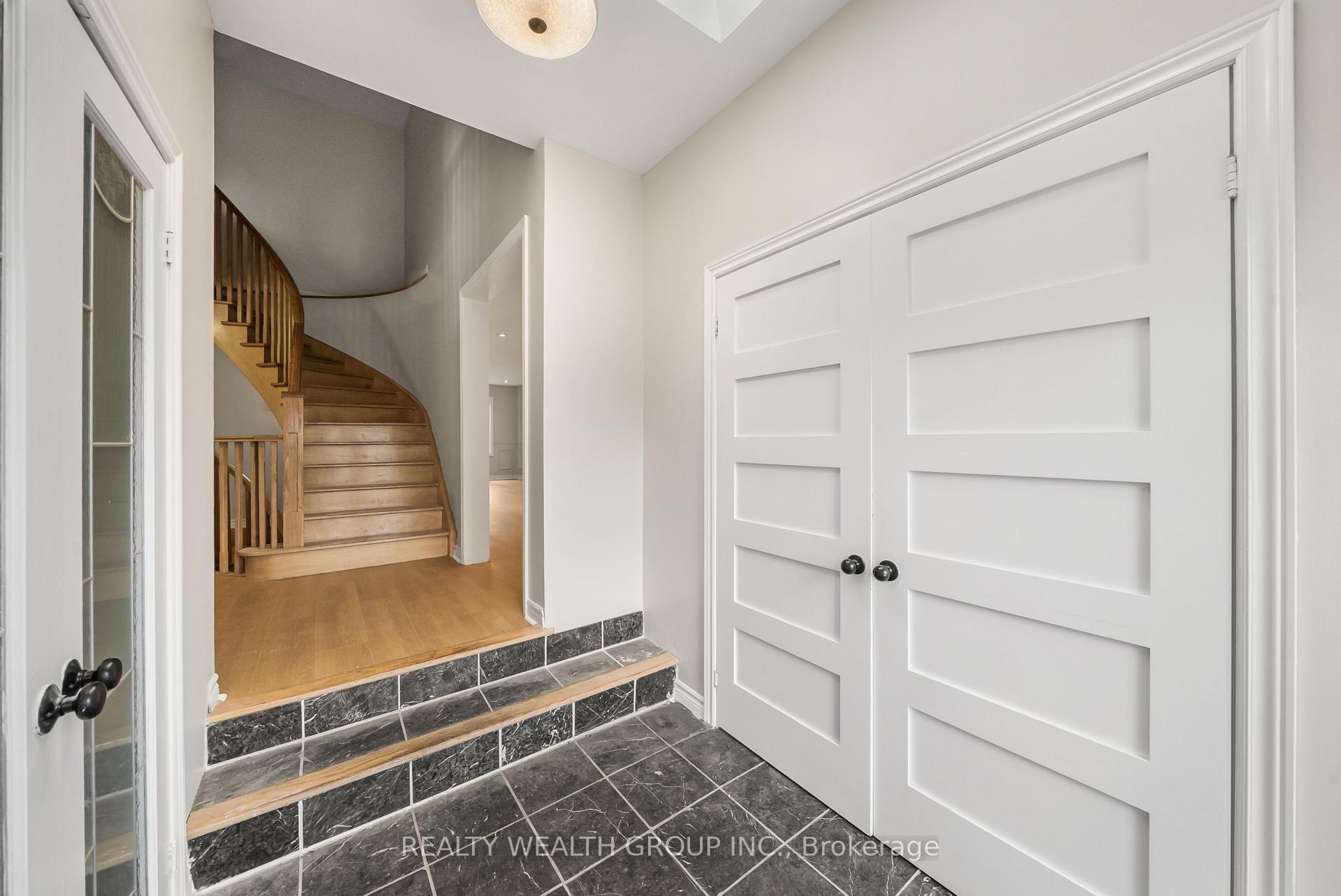 Photo 5 of 514 Grove Street E, Barrie, Grove East — HOMEH
