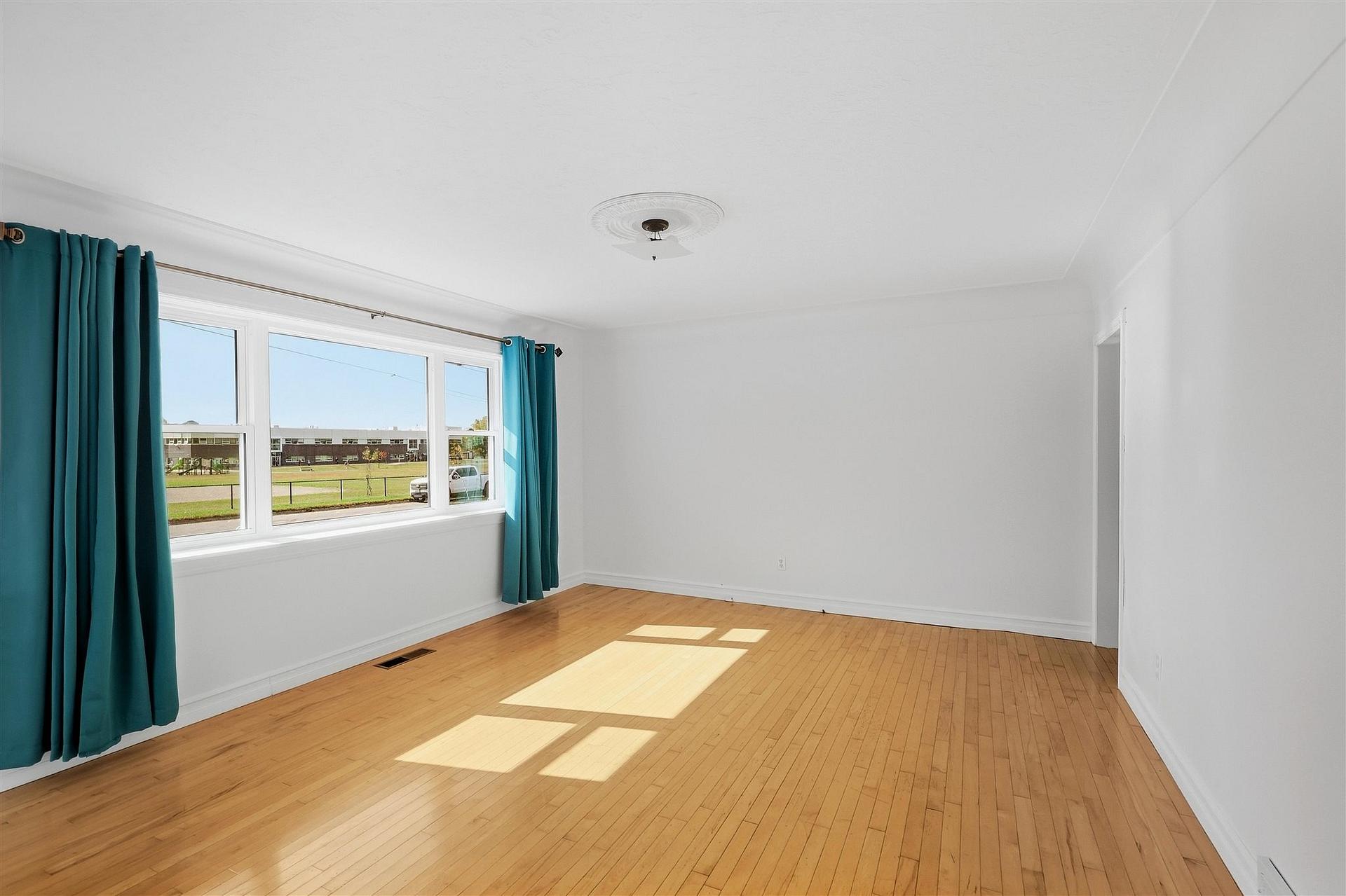 Photo 4 of 148 Cunningham Road, Sault Ste Marie, Ward 2 — HOMEH