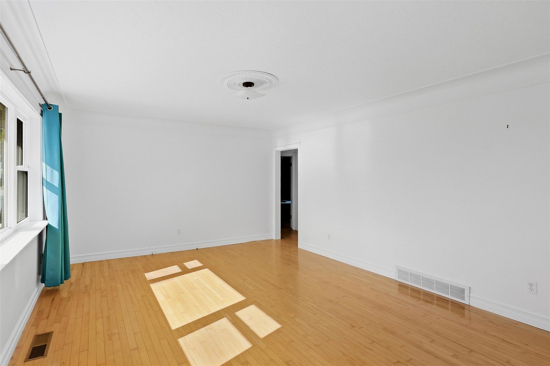 Photo 6 of 148 Cunningham Road, Sault Ste Marie, Ward 2 — HOMEH