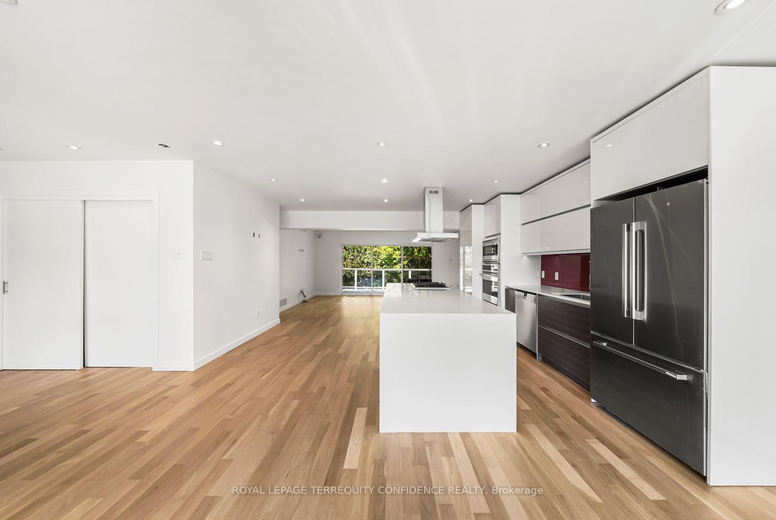 Photo 3 of 36 Sutcliffe Drive, North York, Bayview Village — HOMEH