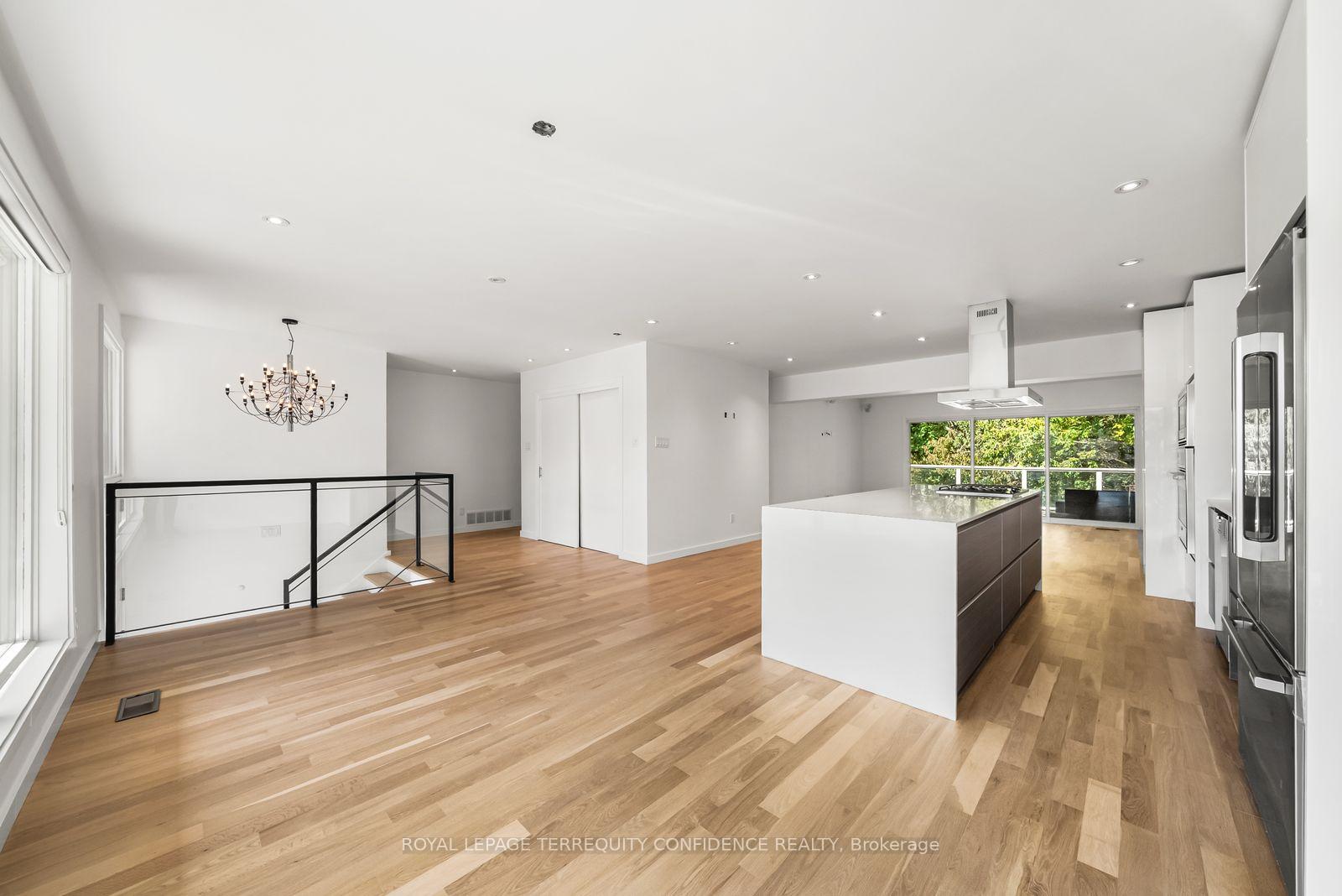 Photo 4 of 36 Sutcliffe Drive, North York, Bayview Village — HOMEH