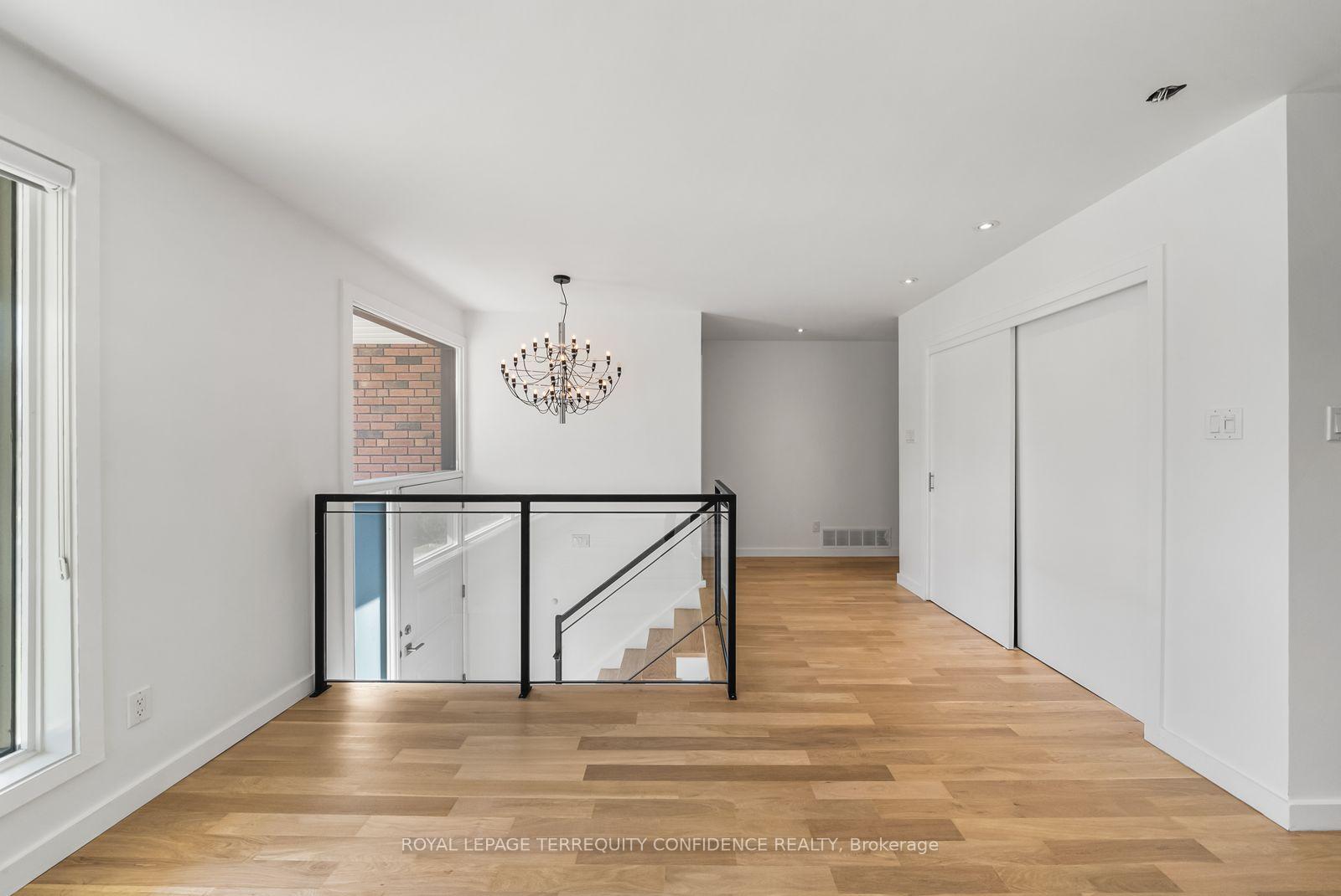 Photo 5 of 36 Sutcliffe Drive, North York, Bayview Village — HOMEH