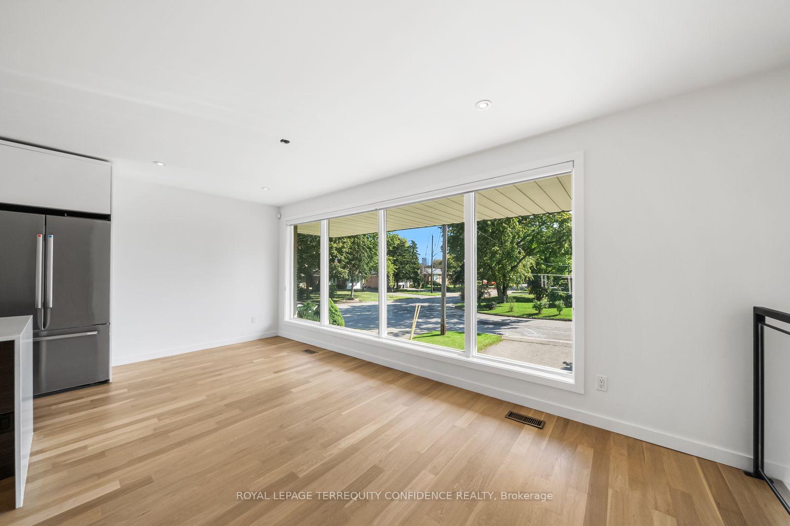 Photo 6 of 36 Sutcliffe Drive, North York, Bayview Village — HOMEH