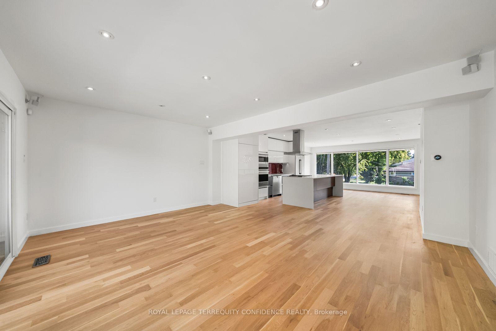 Photo 10 of 36 Sutcliffe Drive, North York, Bayview Village — HOMEH