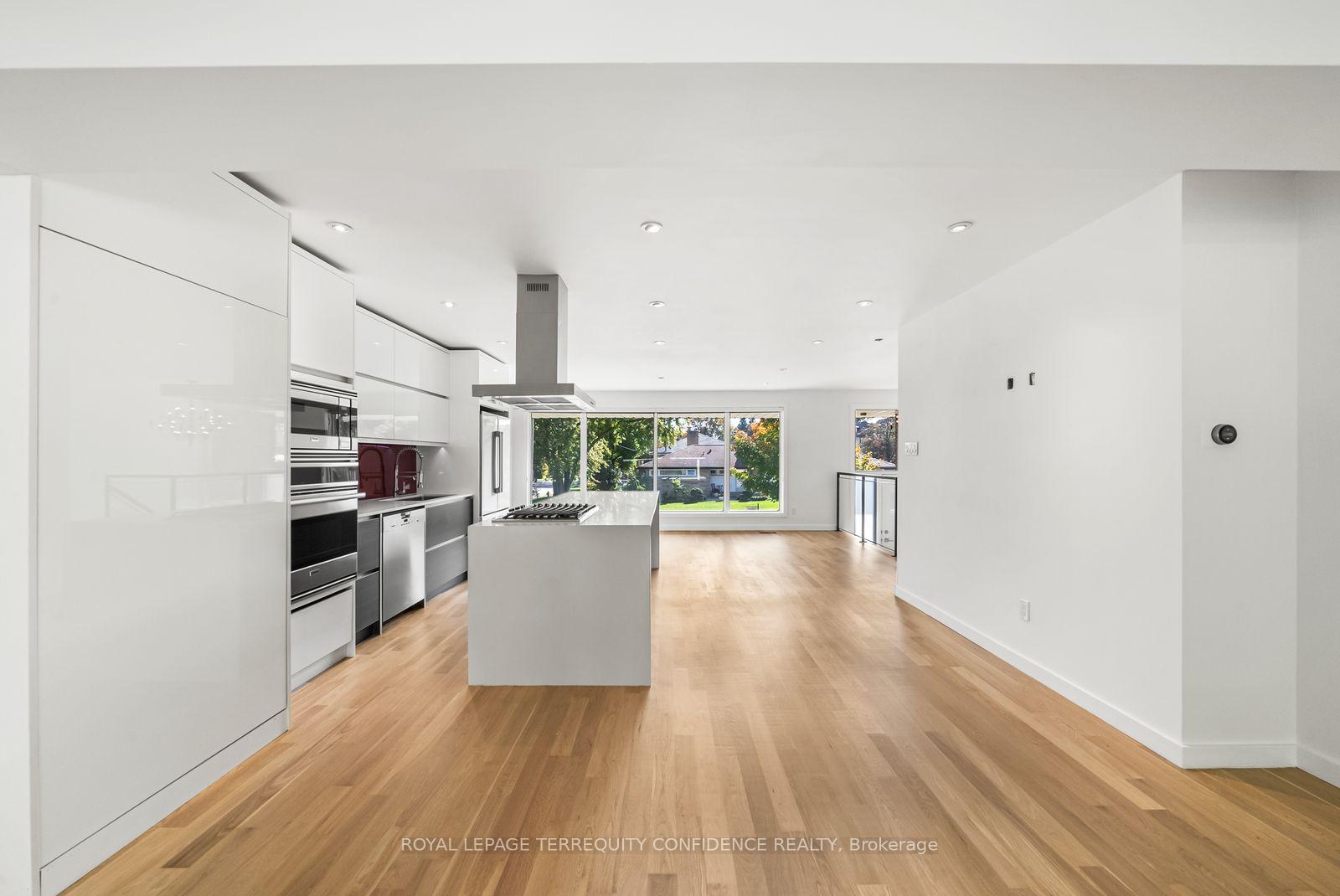 Photo 11 of 36 Sutcliffe Drive, North York, Bayview Village — HOMEH