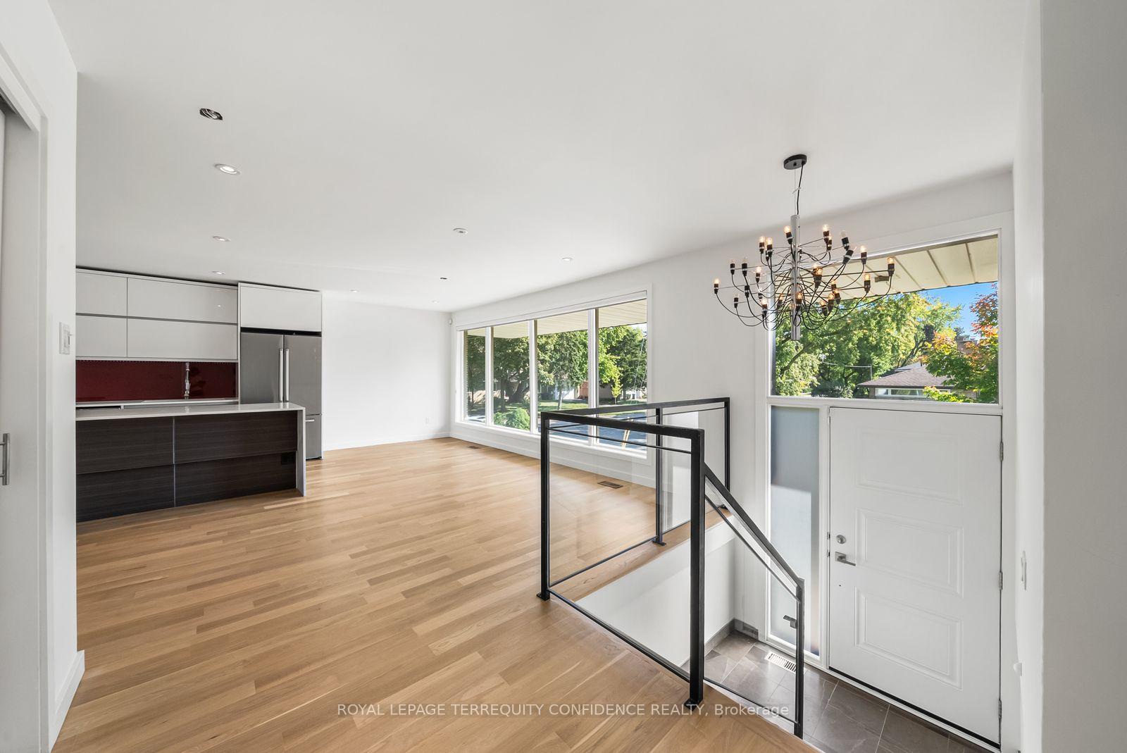 Photo 13 of 36 Sutcliffe Drive, North York, Bayview Village — HOMEH