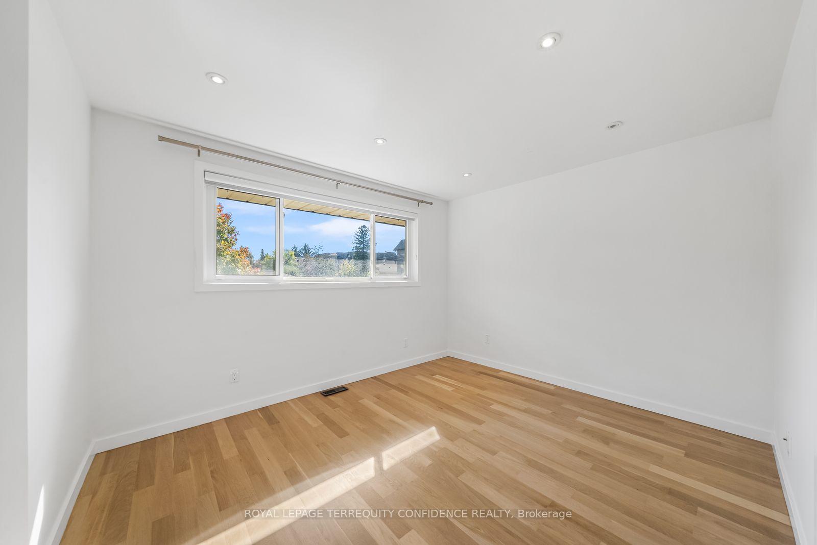 Photo 14 of 36 Sutcliffe Drive, North York, Bayview Village — HOMEH