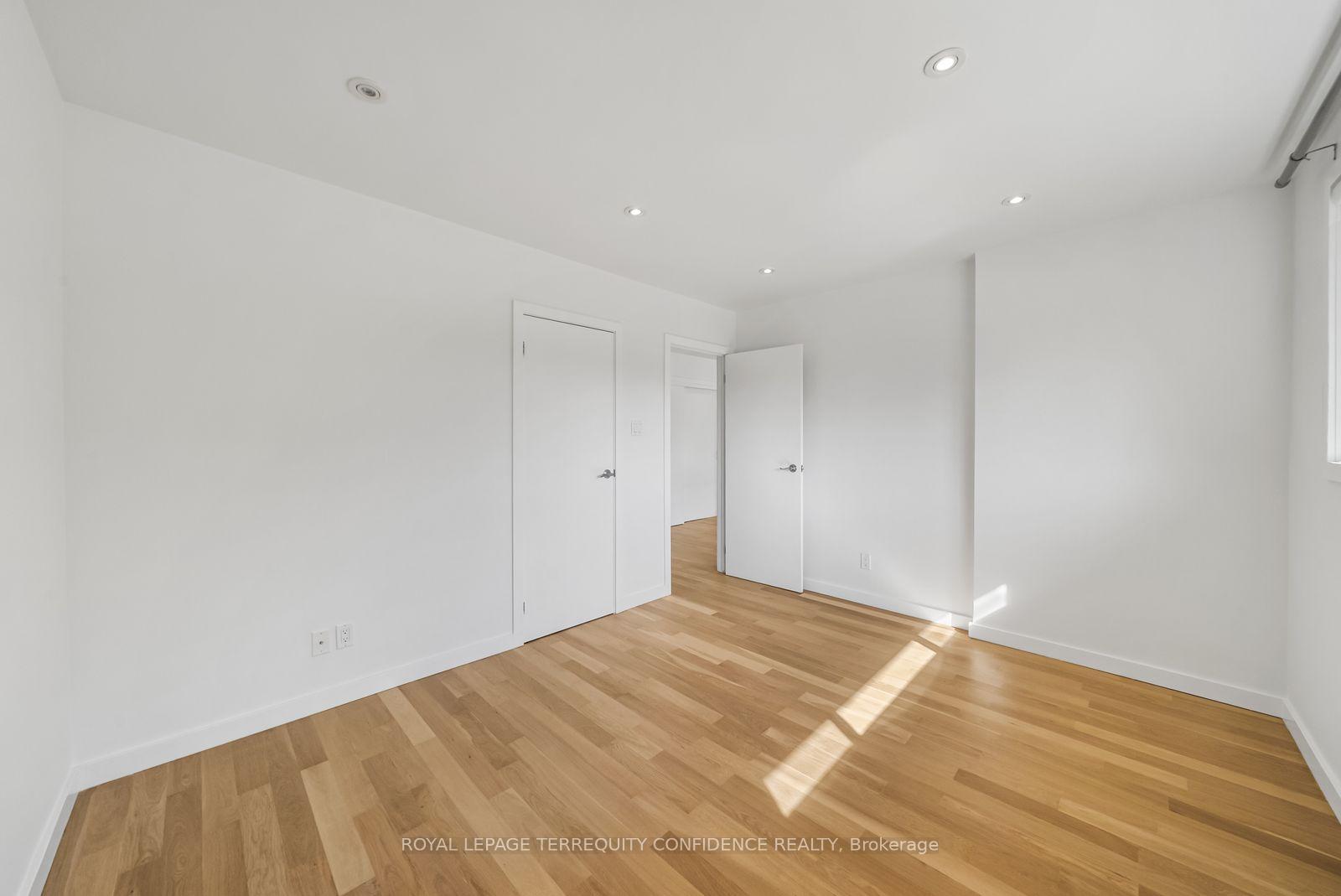 Photo 15 of 36 Sutcliffe Drive, North York, Bayview Village — HOMEH