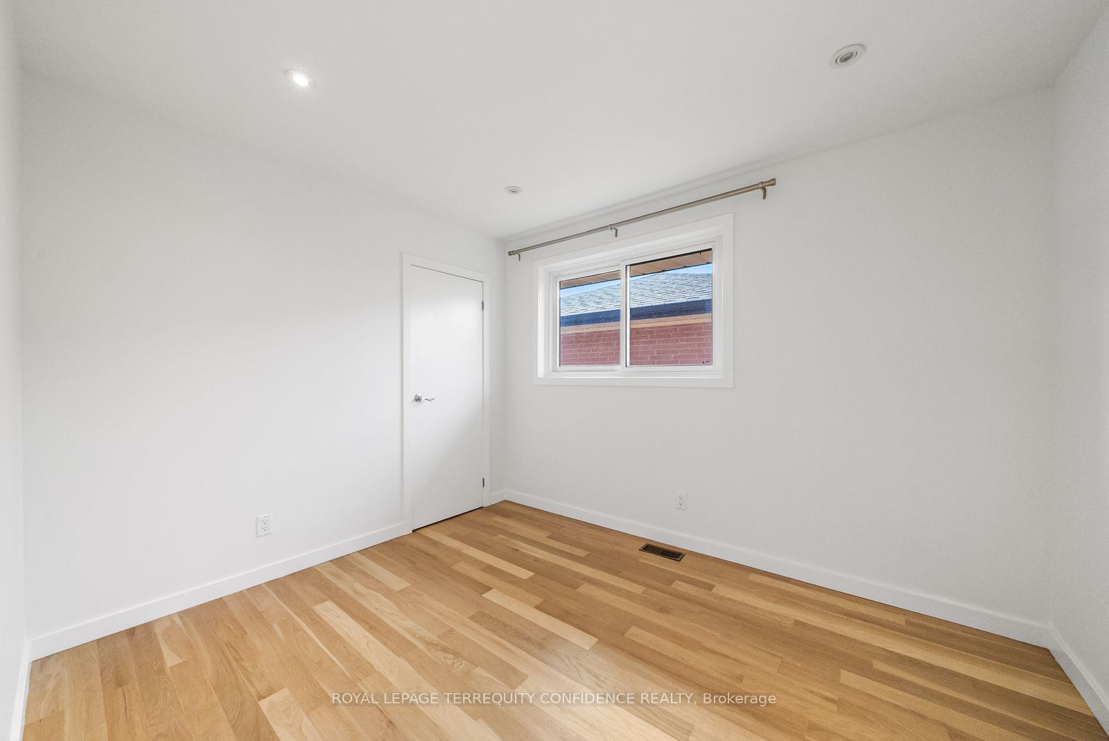 Photo 16 of 36 Sutcliffe Drive, North York, Bayview Village — HOMEH