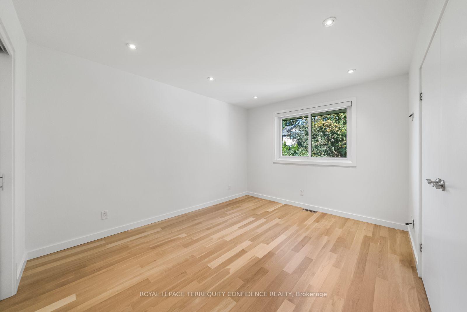 Photo 18 of 36 Sutcliffe Drive, North York, Bayview Village — HOMEH