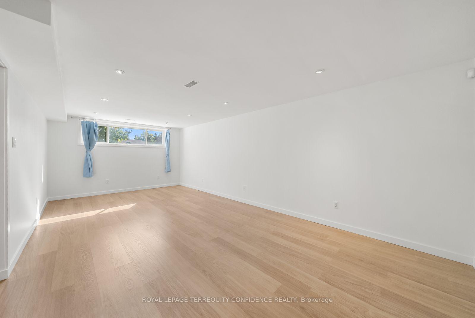 Photo 22 of 36 Sutcliffe Drive, North York, Bayview Village — HOMEH