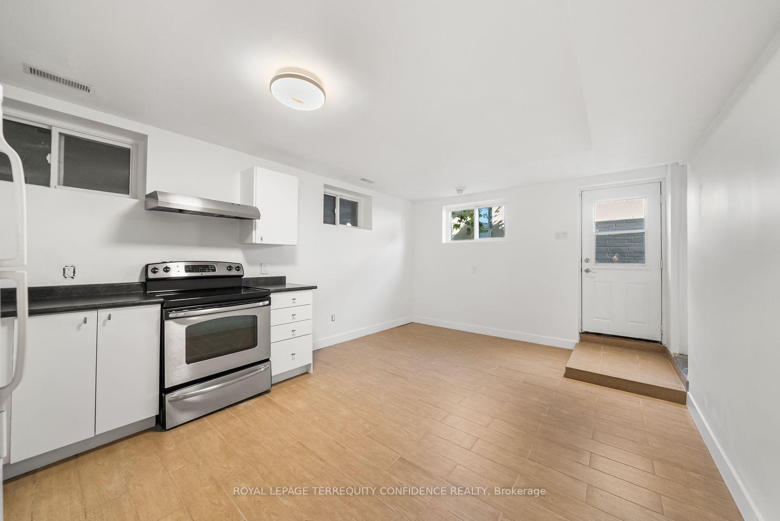 Photo 29 of 36 Sutcliffe Drive, North York, Bayview Village — HOMEH
