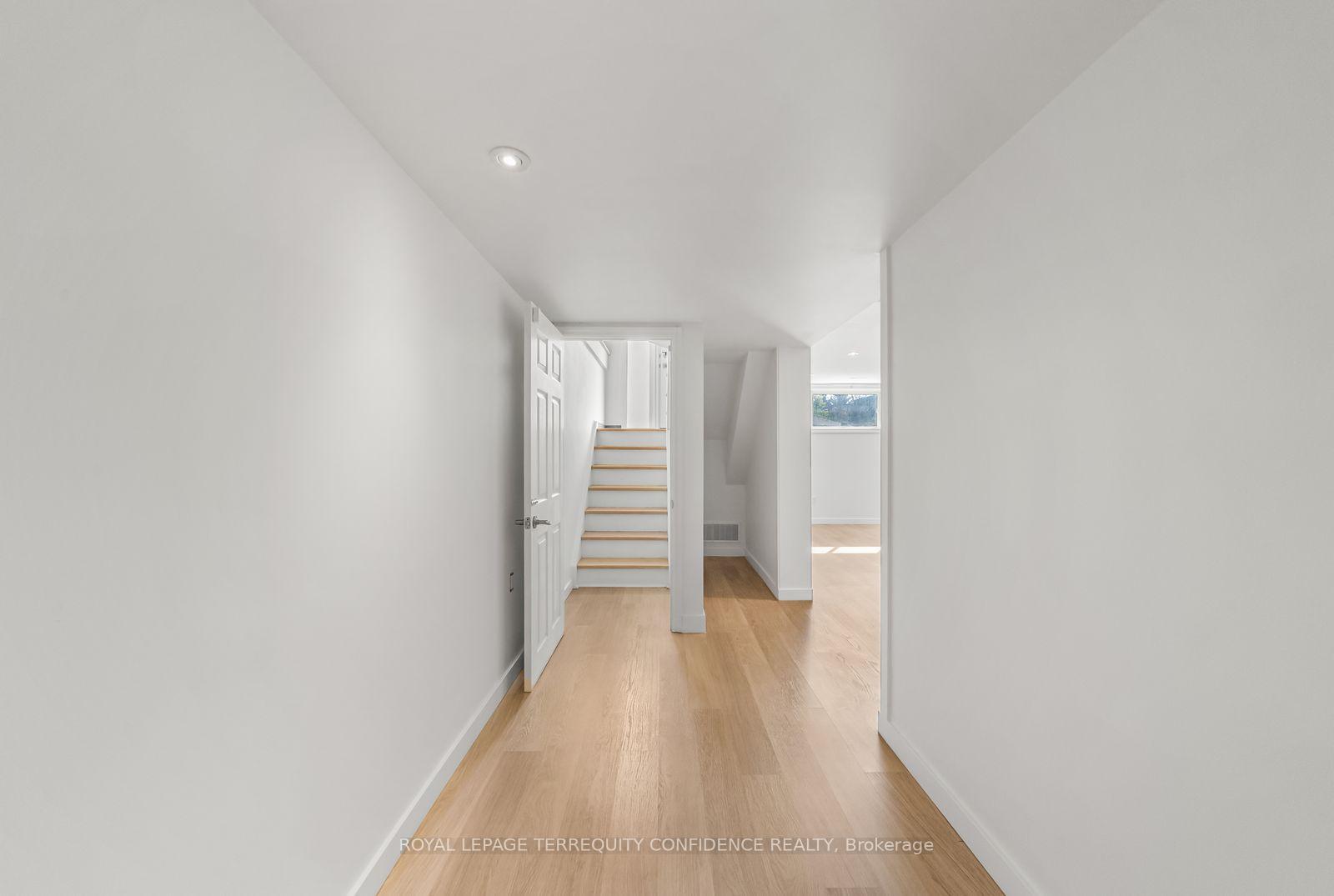 Photo 32 of 36 Sutcliffe Drive, North York, Bayview Village — HOMEH