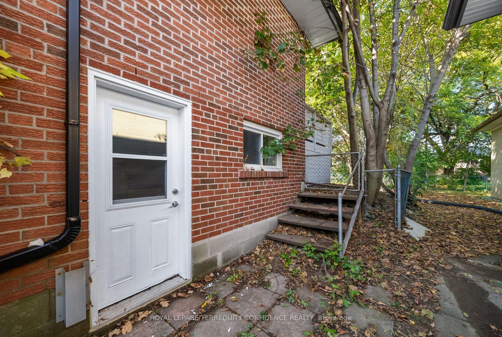 Photo 34 of 36 Sutcliffe Drive, North York, Bayview Village — HOMEH