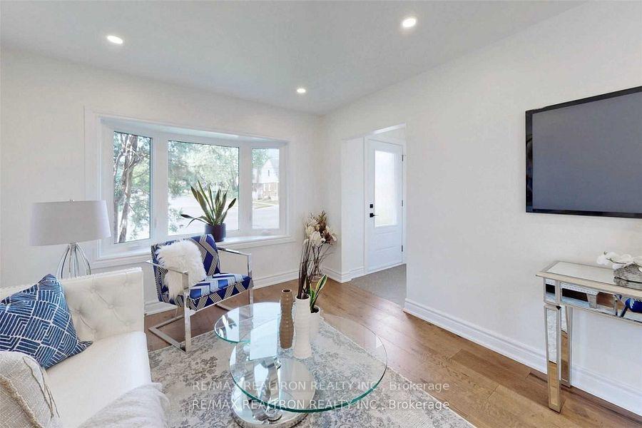 Photo 8 of 3151 St Clair Avenue E, Scarborough, Clairlea-Birchmount — HOMEH