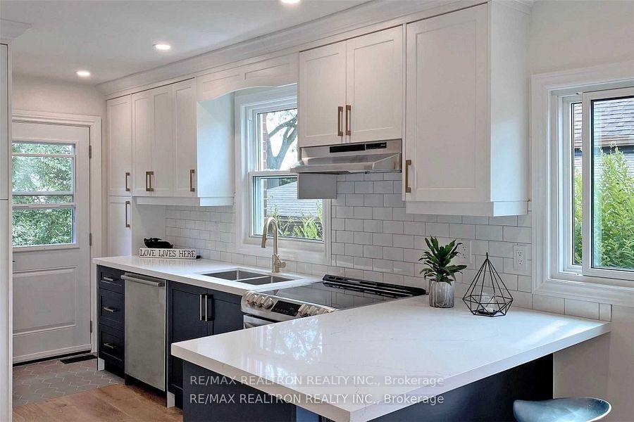 Photo 13 of 3151 St Clair Avenue E, Scarborough, Clairlea-Birchmount — HOMEH
