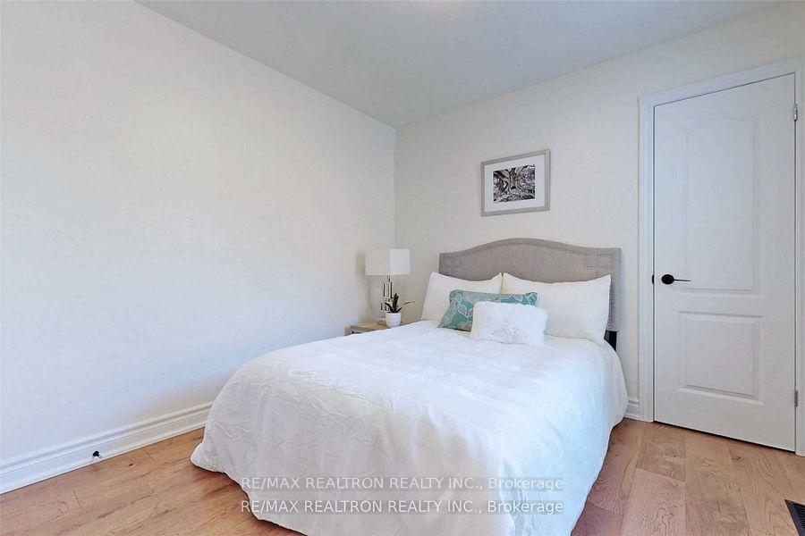 Photo 17 of 3151 St Clair Avenue E, Scarborough, Clairlea-Birchmount — HOMEH