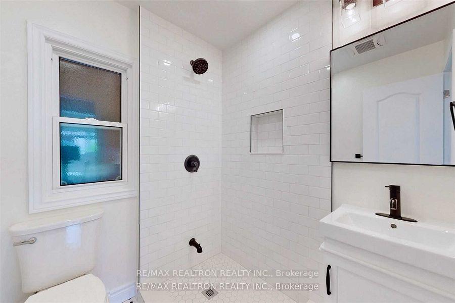 Photo 18 of 3151 St Clair Avenue E, Scarborough, Clairlea-Birchmount — HOMEH