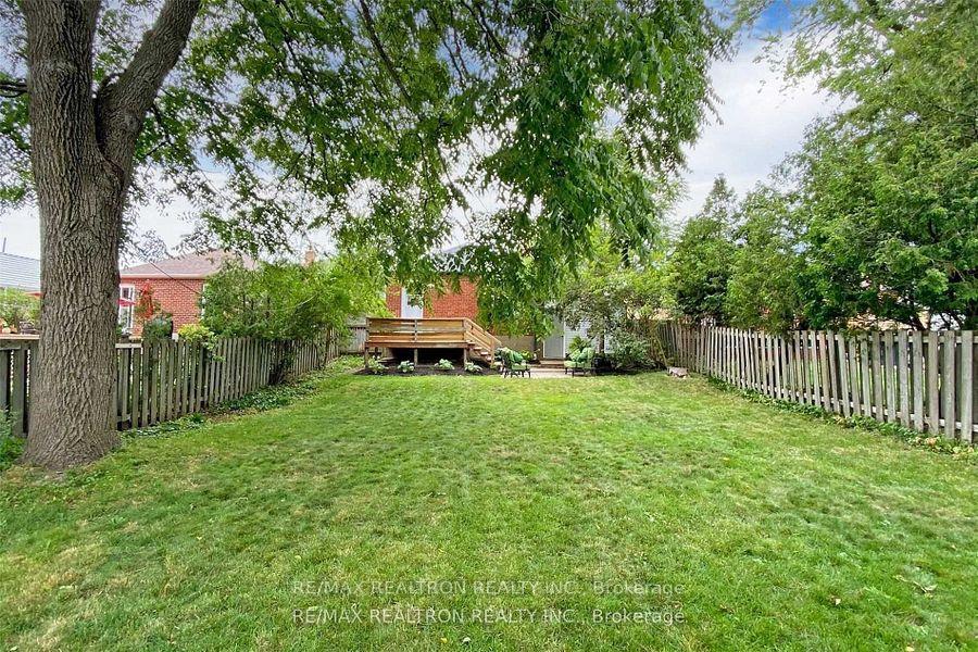 Photo 31 of 3151 St Clair Avenue E, Scarborough, Clairlea-Birchmount — HOMEH