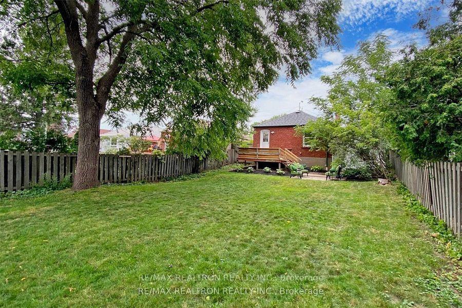 Photo 32 of 3151 St Clair Avenue E, Scarborough, Clairlea-Birchmount — HOMEH