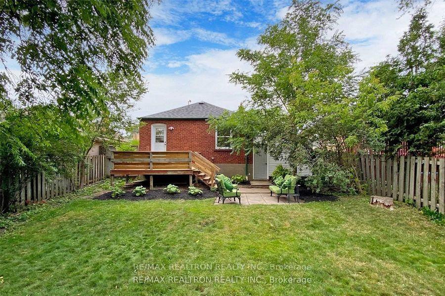 Photo 33 of 3151 St Clair Avenue E, Scarborough, Clairlea-Birchmount — HOMEH