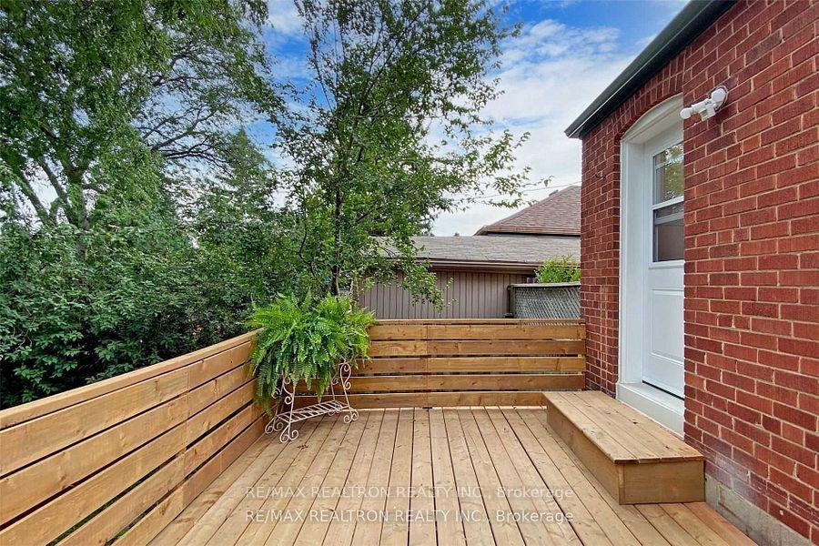 Photo 37 of 3151 St Clair Avenue E, Scarborough, Clairlea-Birchmount — HOMEH