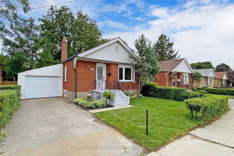 Photo 40 of 3151 St Clair Avenue E, Scarborough, Clairlea-Birchmount — HOMEH