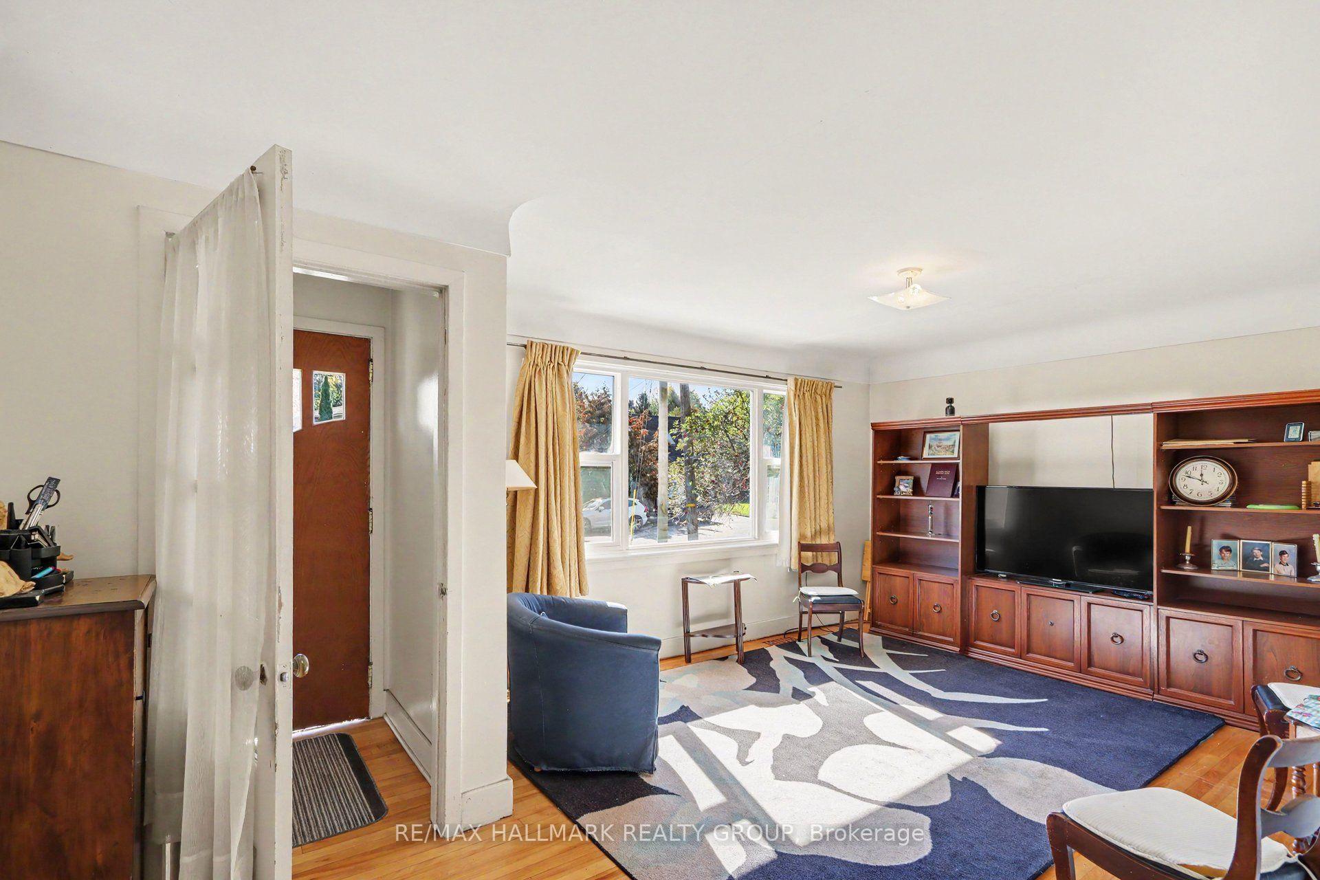 Photo 2 of 1388 Normandy Crescent, Ottawa, Carleton Heights — HOMEH