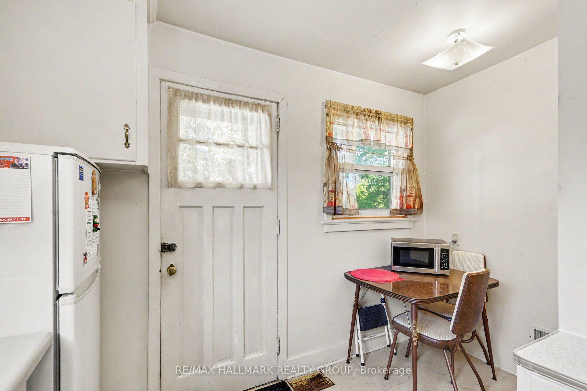 Photo 4 of 1388 Normandy Crescent, Ottawa, Carleton Heights — HOMEH