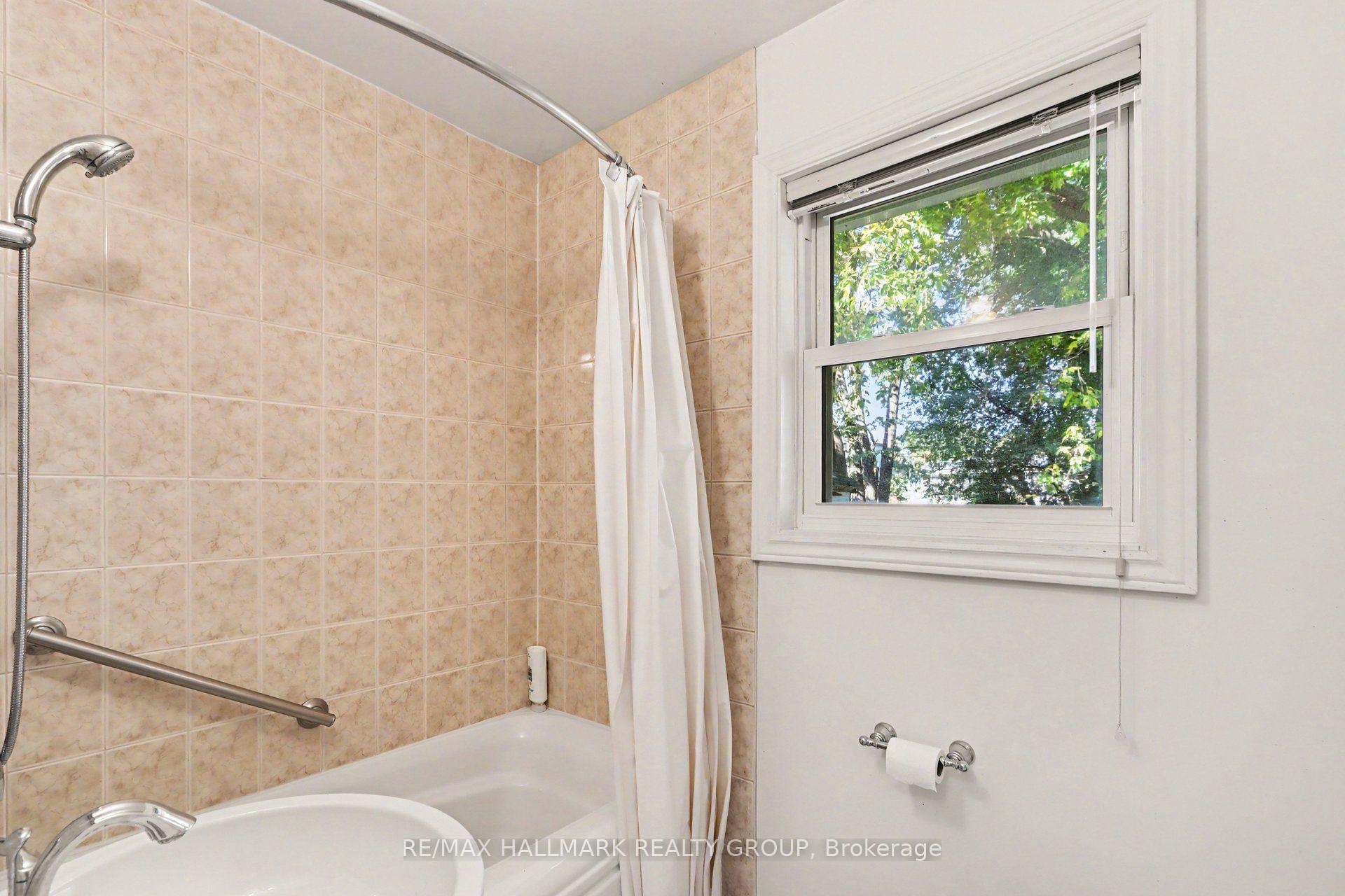 Photo 7 of 1388 Normandy Crescent, Ottawa, Carleton Heights — HOMEH
