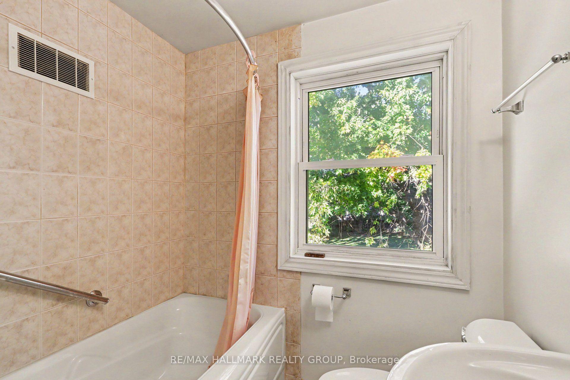 Photo 10 of 1388 Normandy Crescent, Ottawa, Carleton Heights — HOMEH