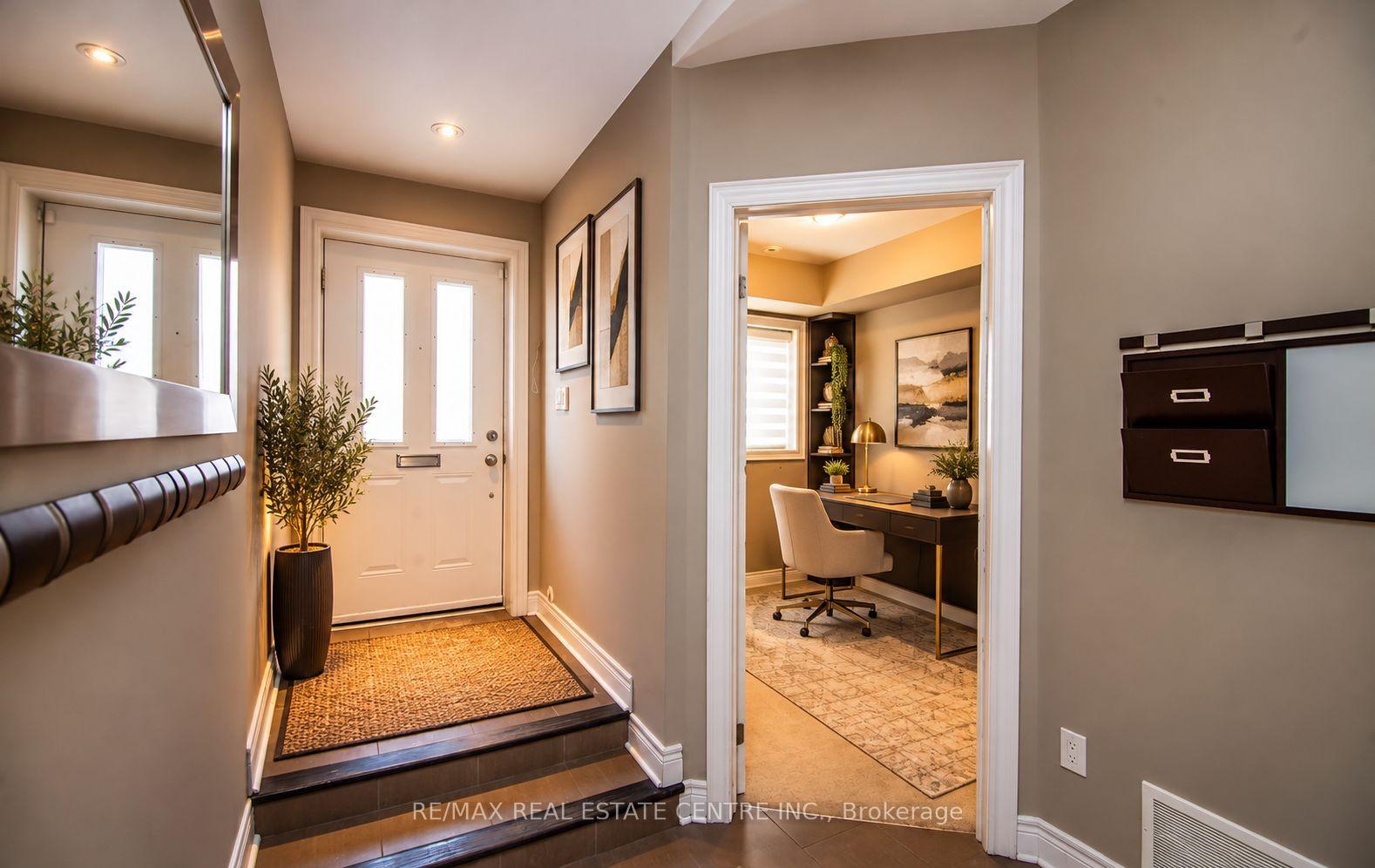 Photo 5 of 30 Cormier Heights, Etobicoke, Mimico — HOMEH