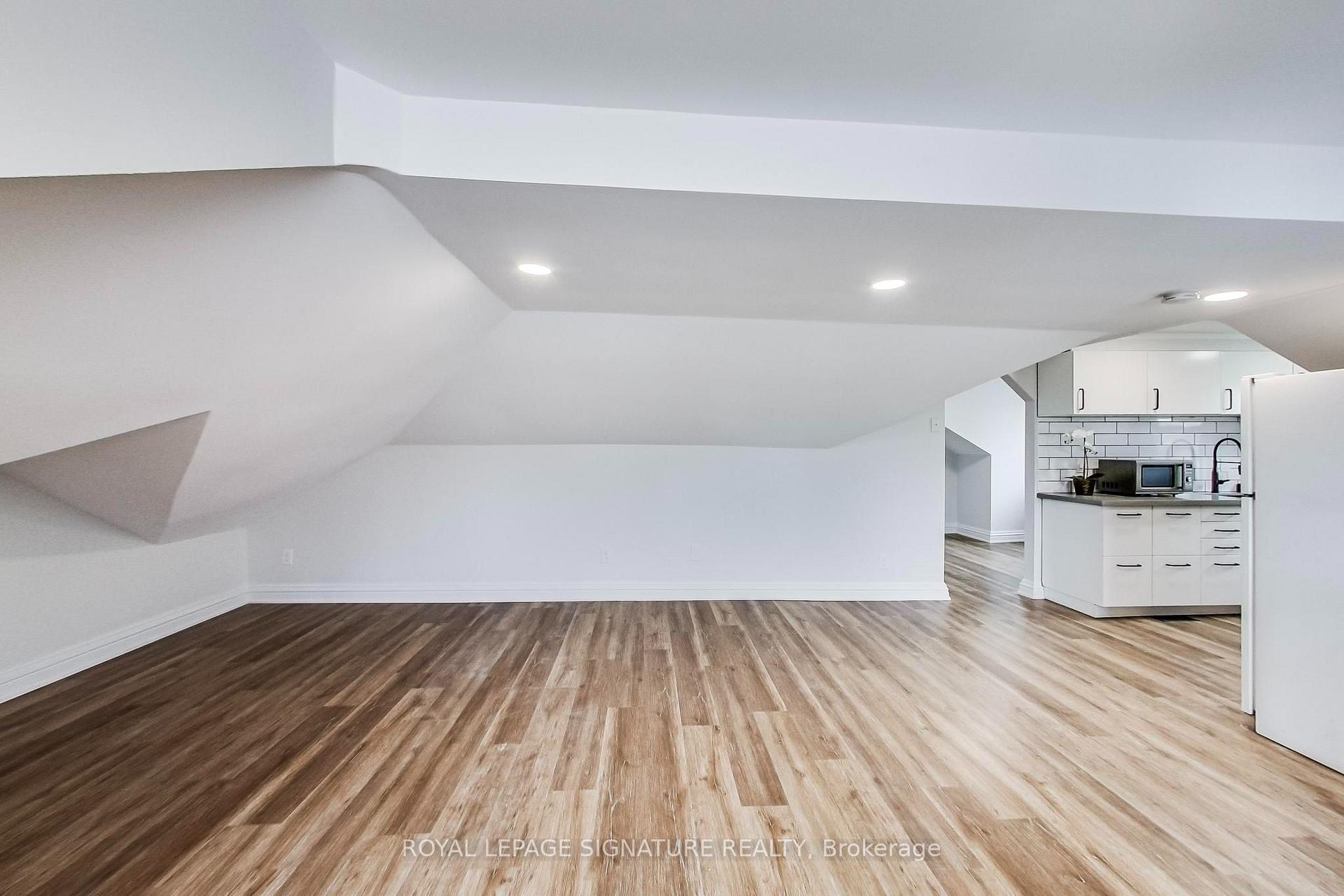 Photo 6 of Unit 4, 102 West Avenue S, Hamilton, Corktown — HOMEH