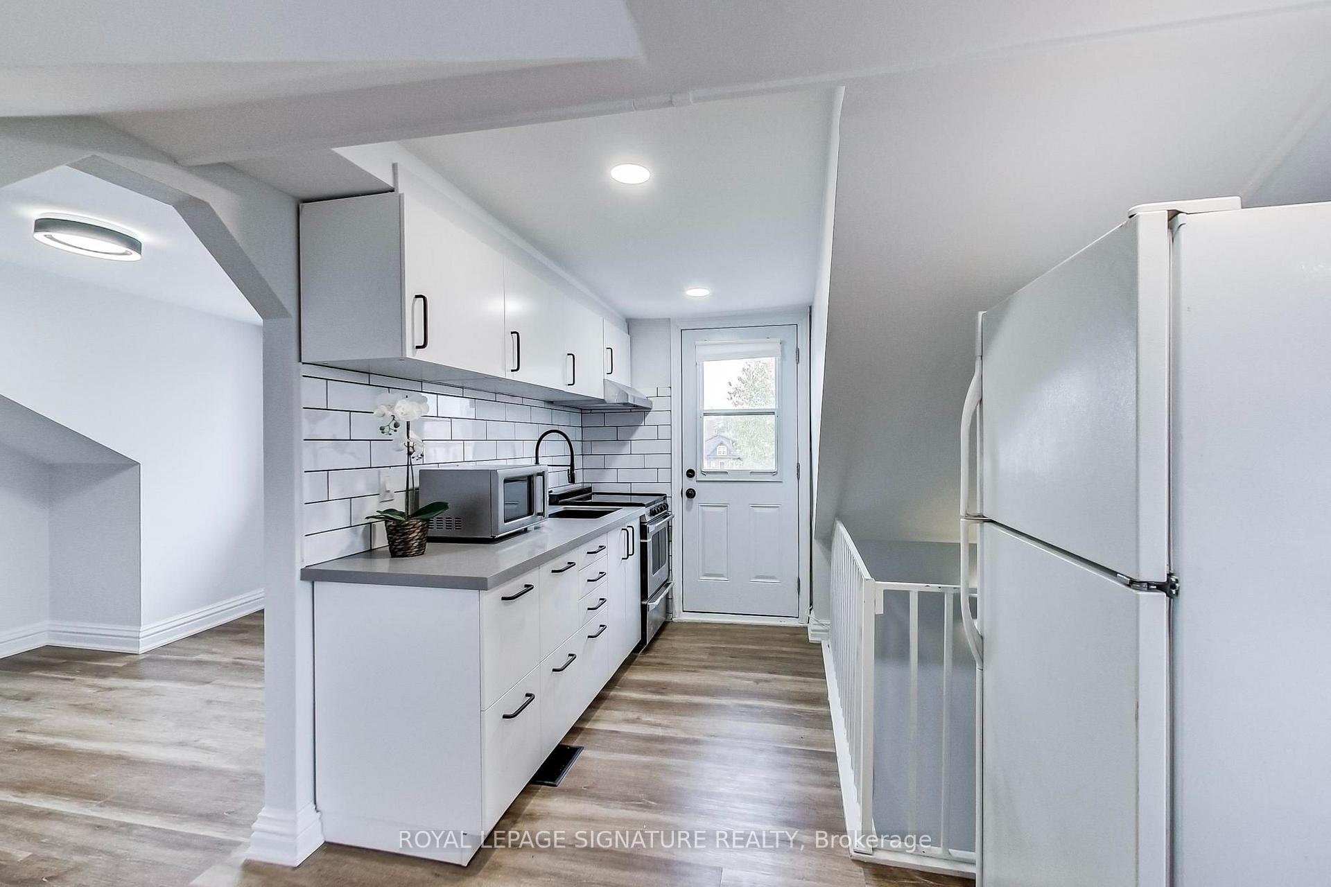 Photo 8 of Unit 4, 102 West Avenue S, Hamilton, Corktown — HOMEH