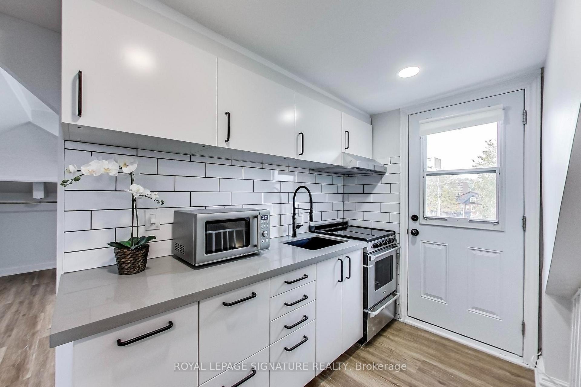 Photo 9 of Unit 4, 102 West Avenue S, Hamilton, Corktown — HOMEH