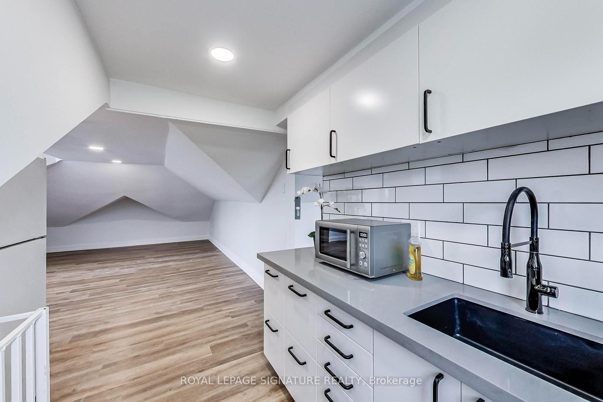Photo 10 of Unit 4, 102 West Avenue S, Hamilton, Corktown — HOMEH