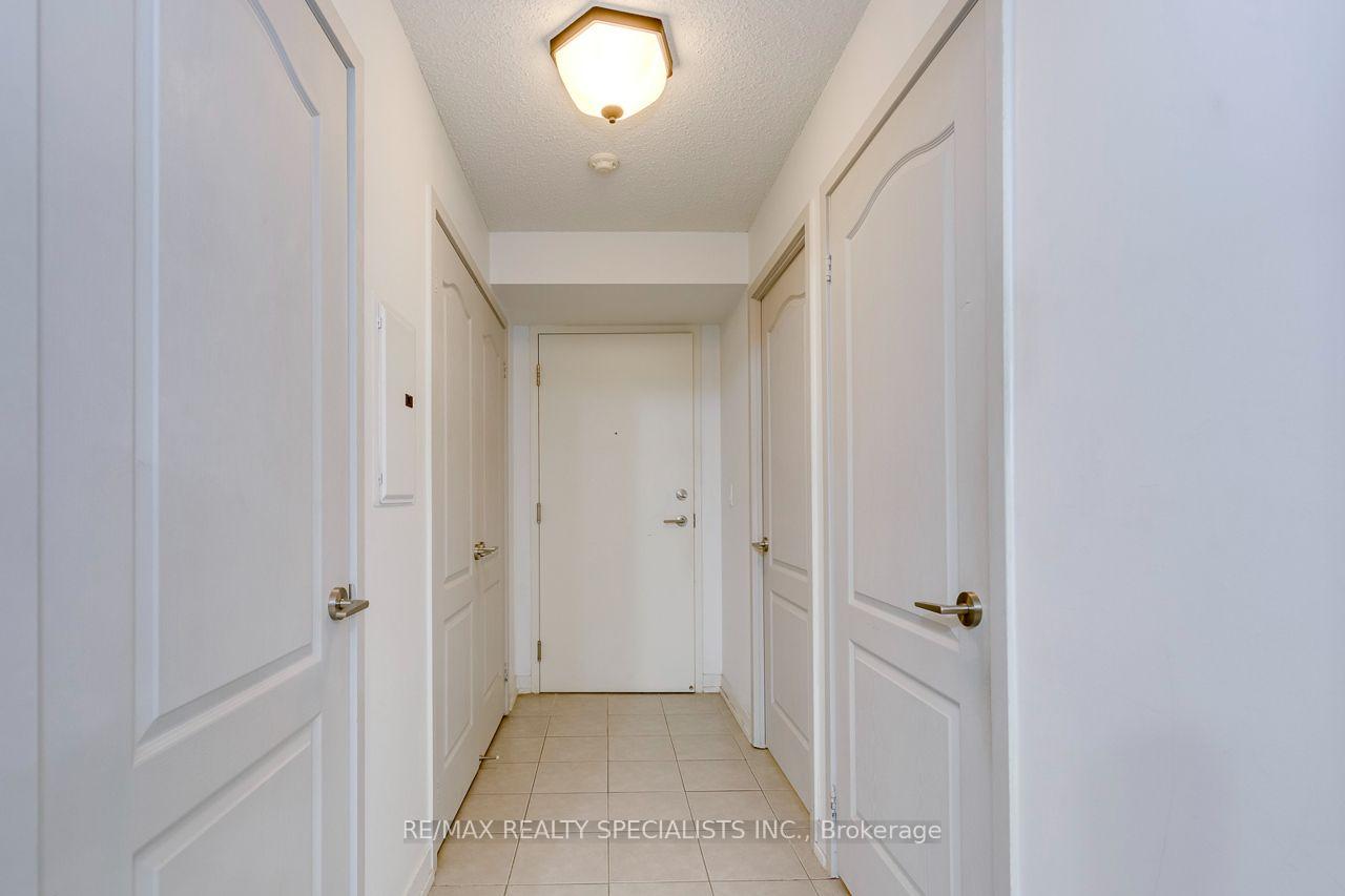 Photo 5 of Unit 103, 812 Landsdowne Avenue, Toronto, Dovercourt-Wallace Emerson-Junction — HOMEH
