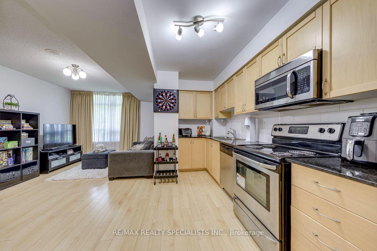 Photo 7 of Unit 103, 812 Landsdowne Avenue, Toronto, Dovercourt-Wallace Emerson-Junction — HOMEH
