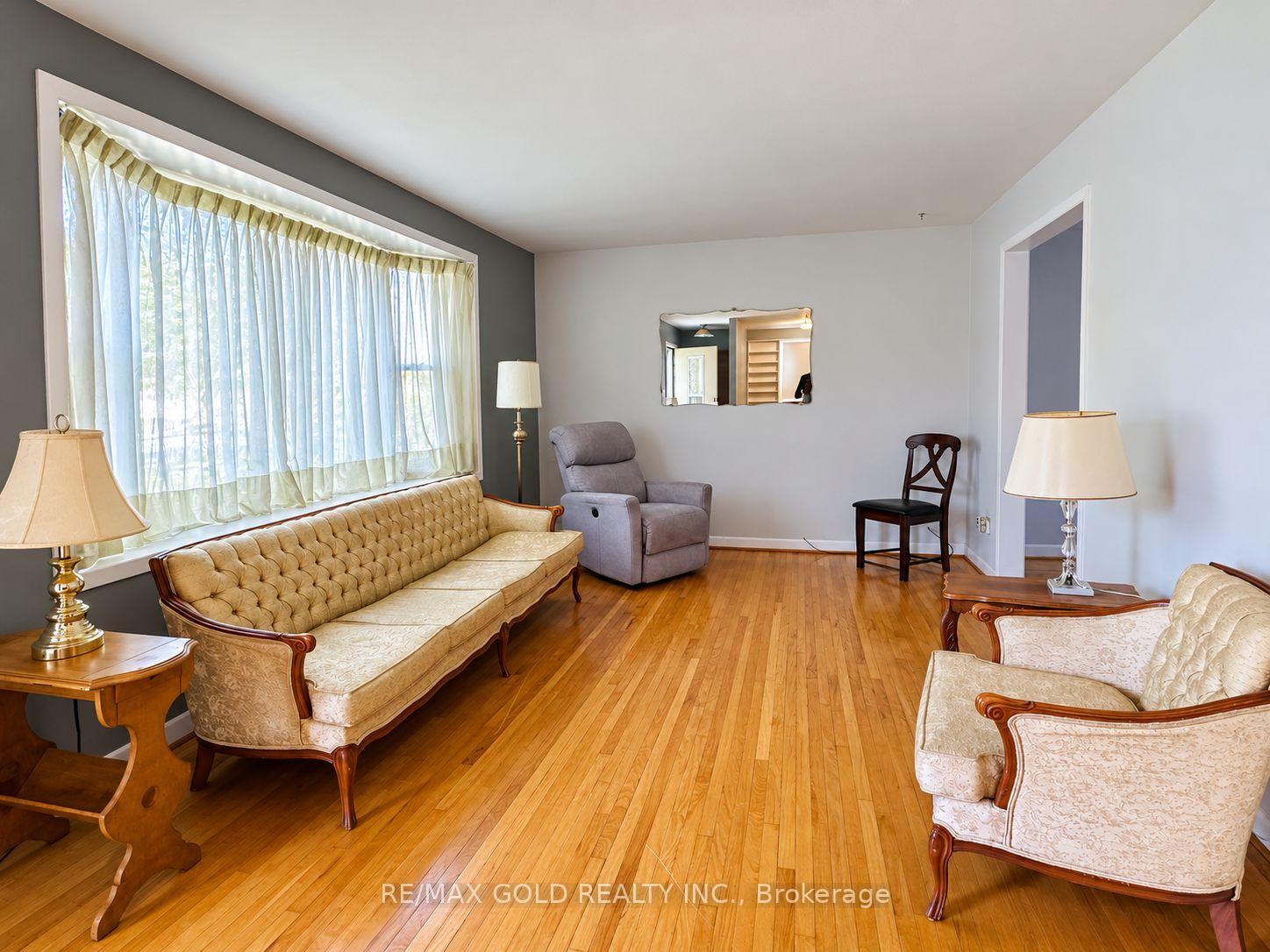 Photo 6 of 6964 Justine Drive, Mississauga, Malton — HOMEH