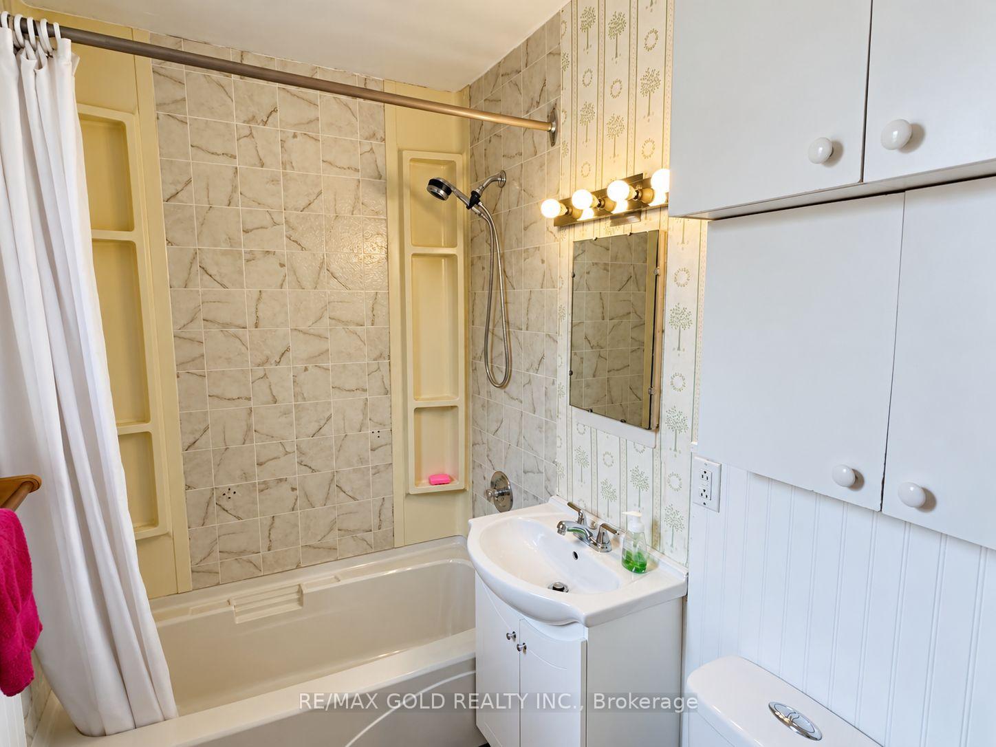 Photo 9 of 6964 Justine Drive, Mississauga, Malton — HOMEH