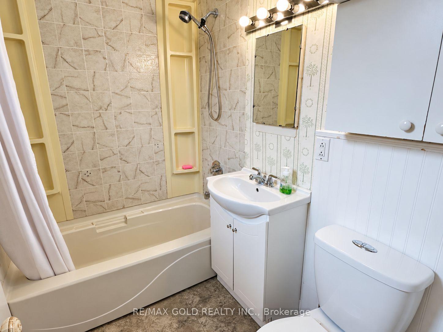 Photo 10 of 6964 Justine Drive, Mississauga, Malton — HOMEH