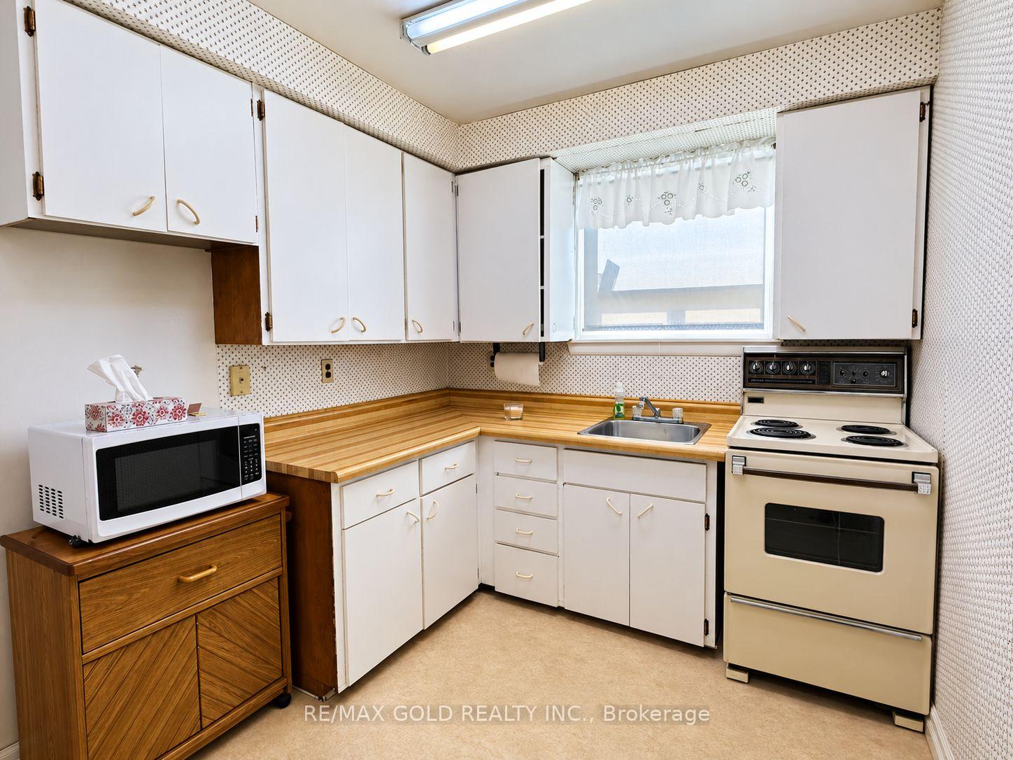 Photo 11 of 6964 Justine Drive, Mississauga, Malton — HOMEH
