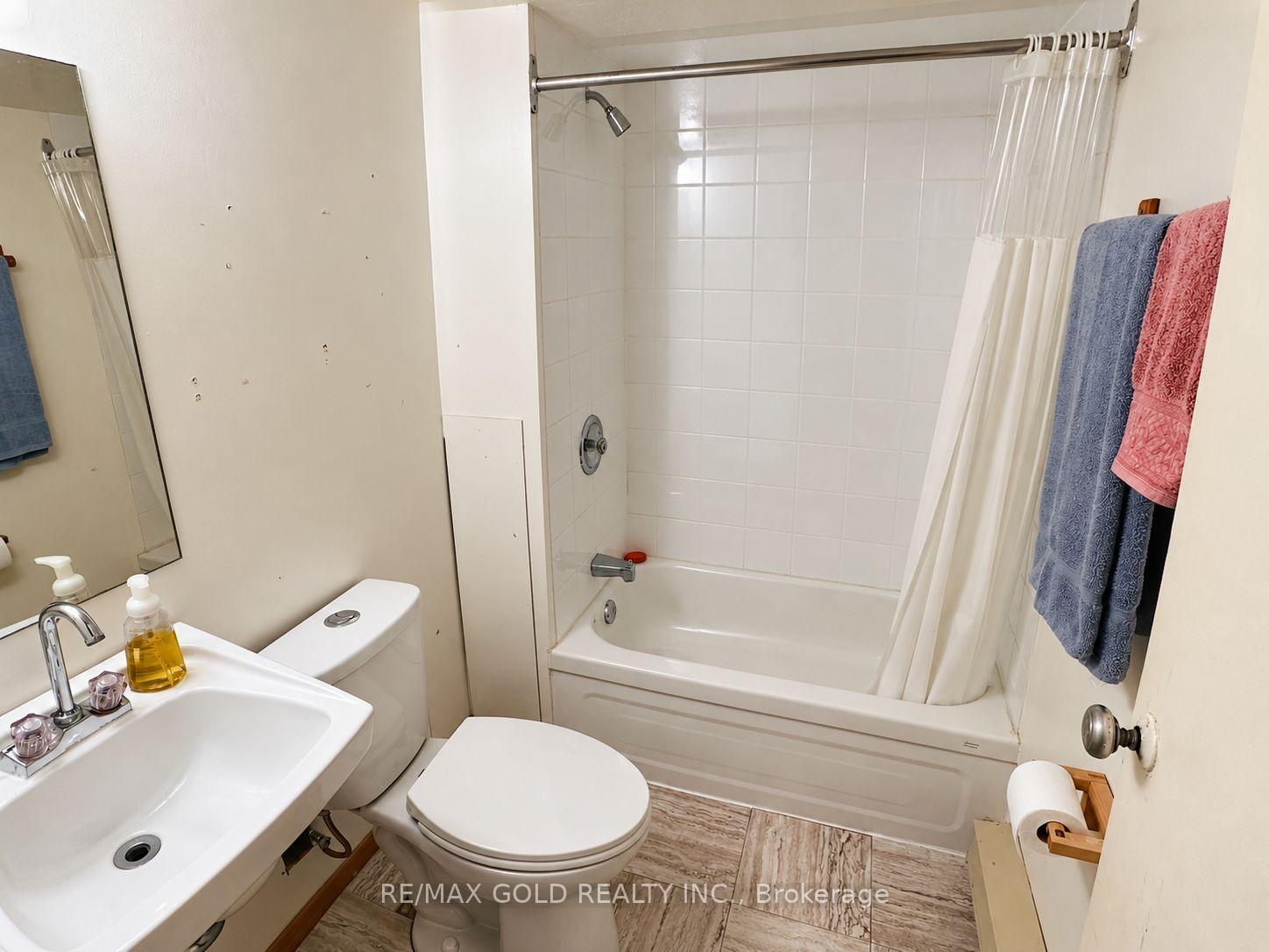 Photo 16 of 6964 Justine Drive, Mississauga, Malton — HOMEH