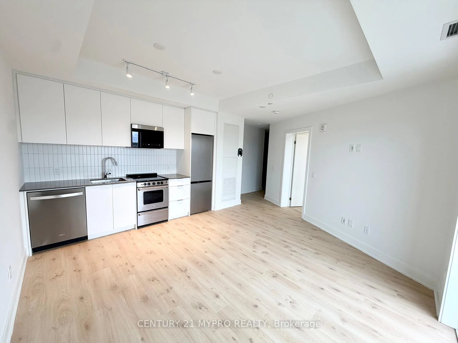 Photo of Unit 624, 3008 William Cutmore Boulevard