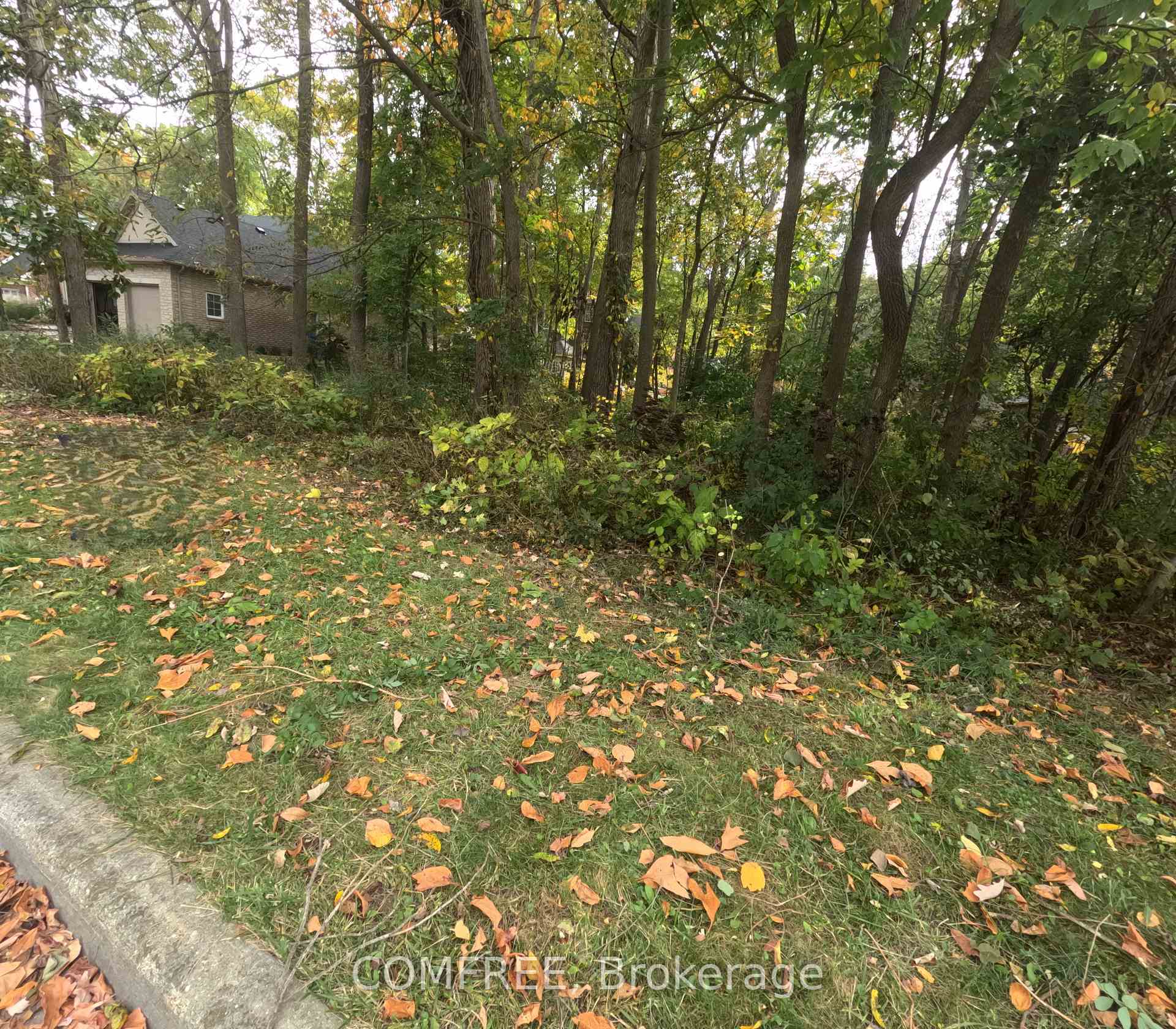 Photo 2 of 2215 Edgemore Avenue, LaSalle — HOMEH