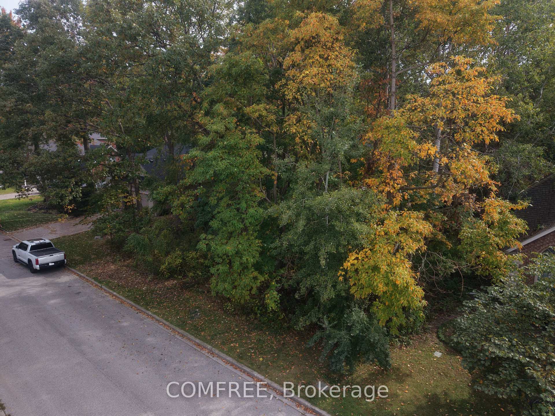 Photo 3 of 2215 Edgemore Avenue, LaSalle — HOMEH