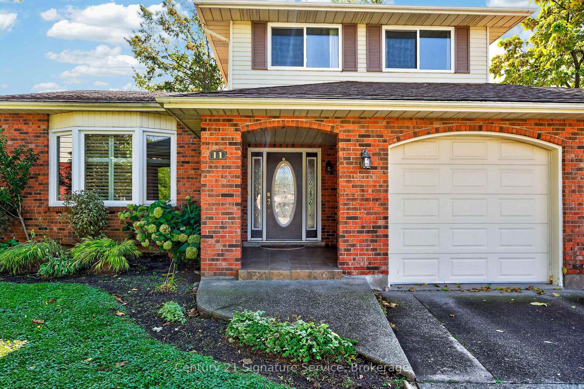 Photo 3 of 11 Fuller Crescent, Thorold, Confederation Heights — HOMEH