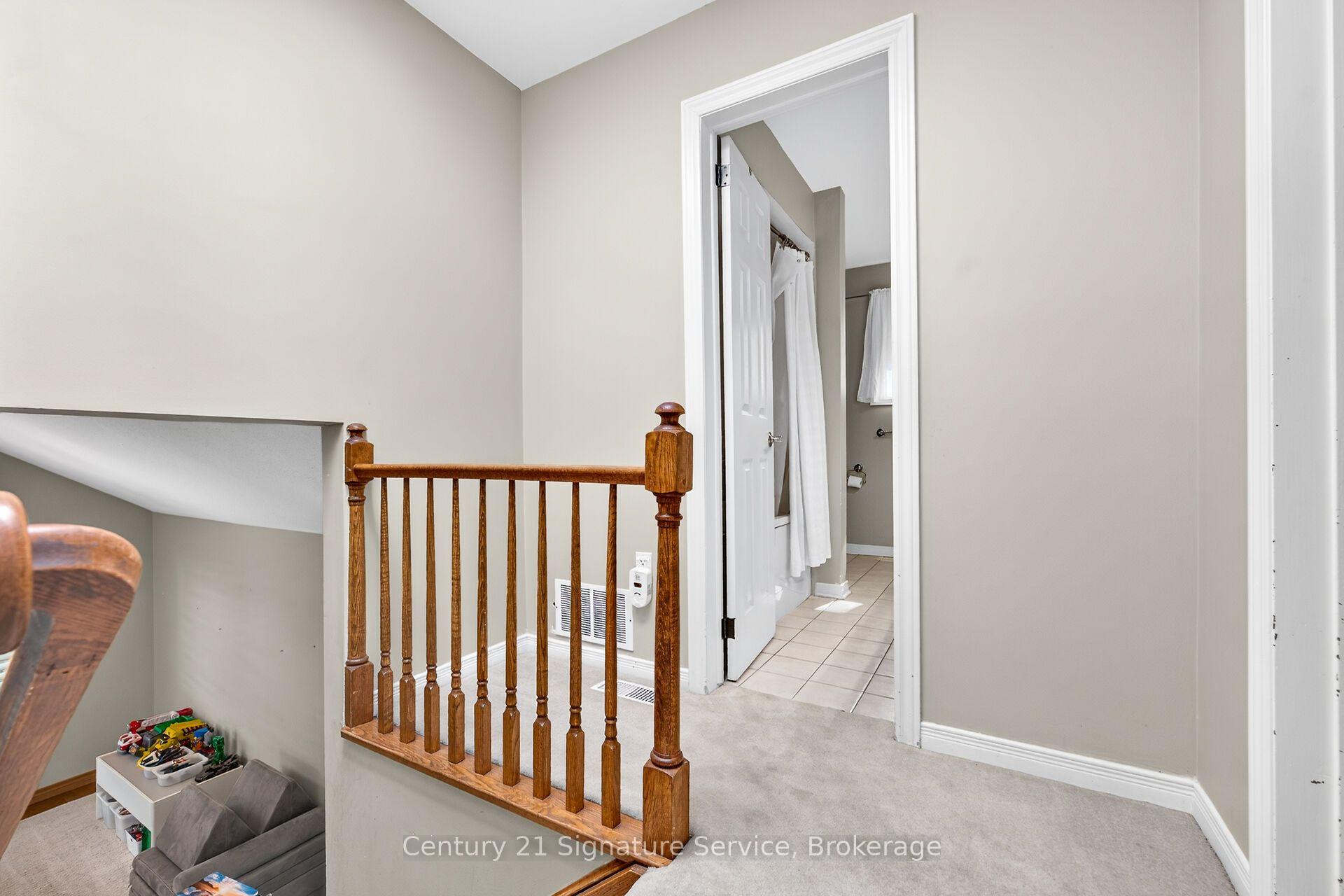 Photo 24 of 11 Fuller Crescent, Thorold, Confederation Heights — HOMEH