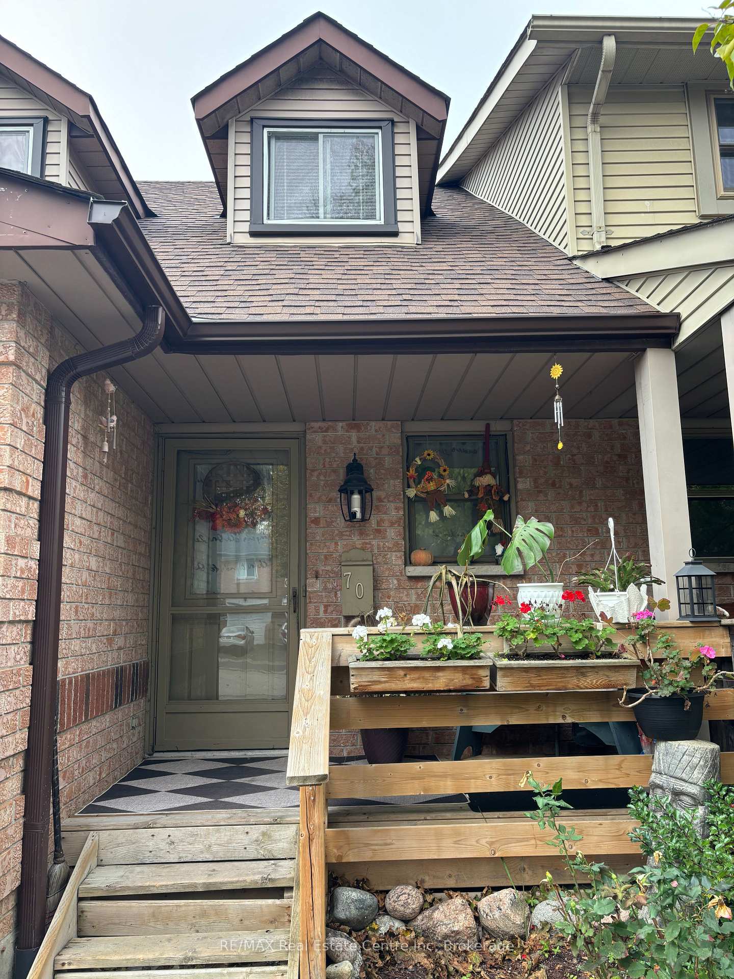 Photo 2 of 70 Grandridge Crescent, Guelph, Willow West/Sugarbush/West Acres — HOMEH